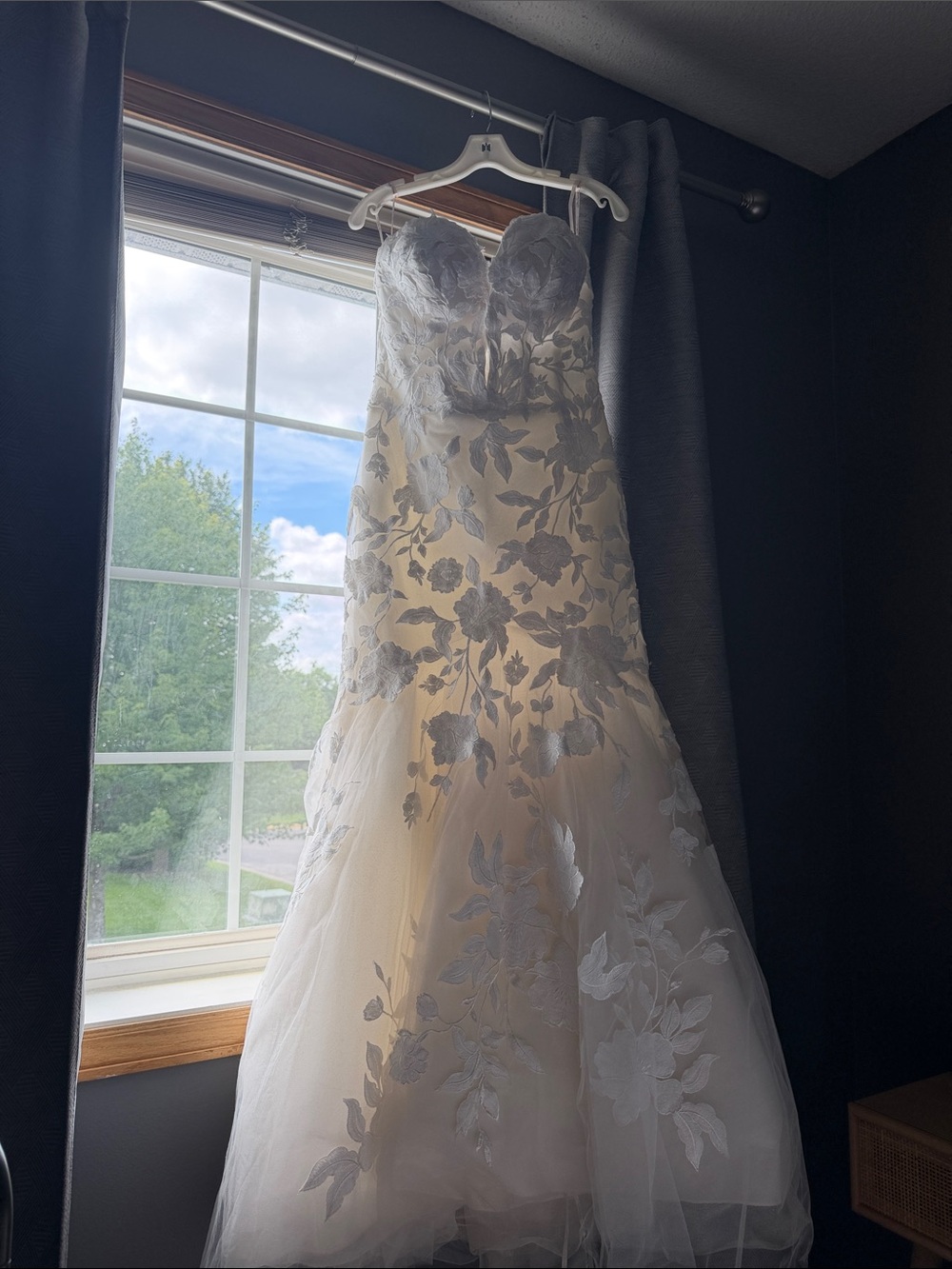 Strapless Floral Appliqué Wedding Dress in Ivory